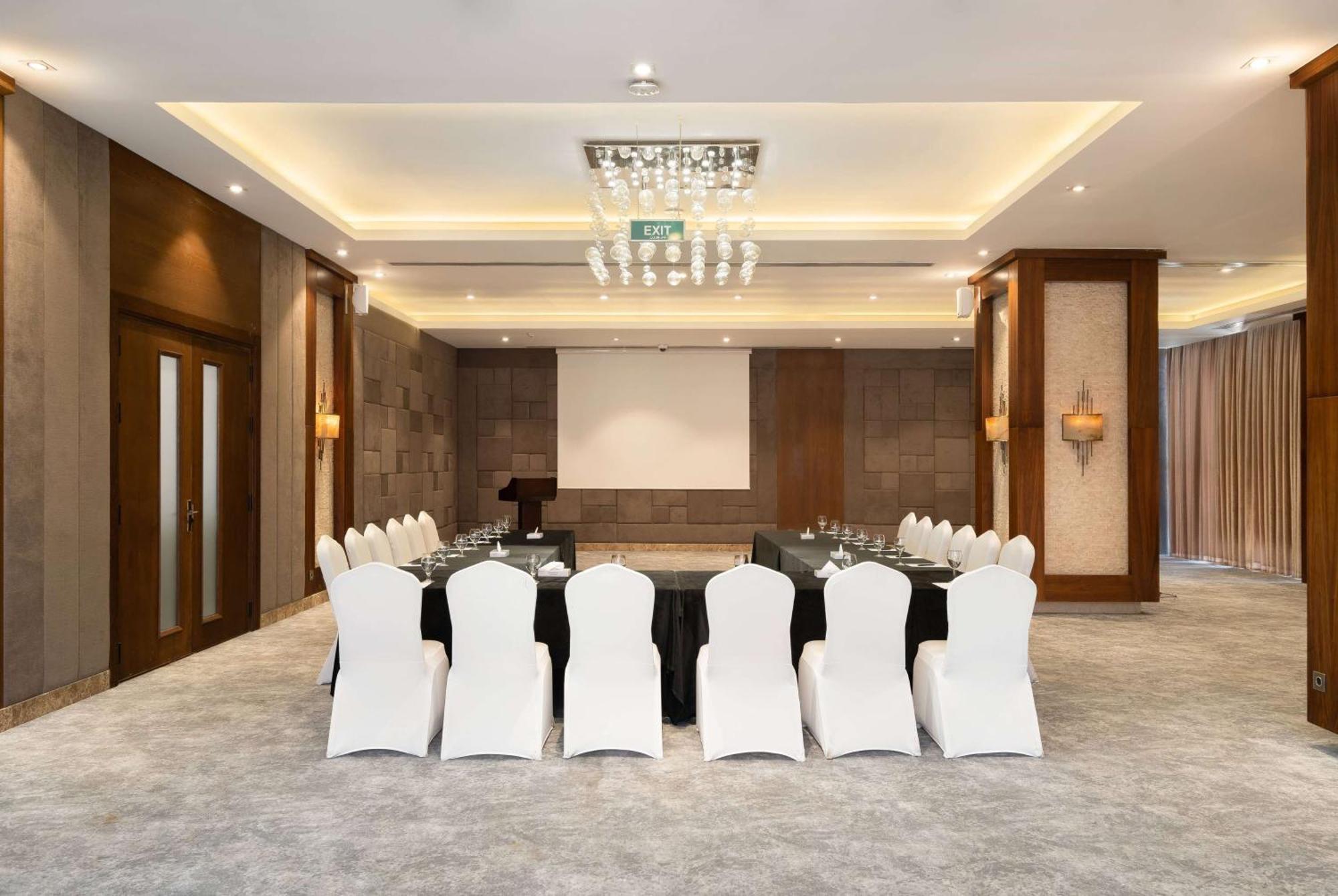 Ramada by Wyndham Erbil Gulan Street Hotel Bagian luar foto