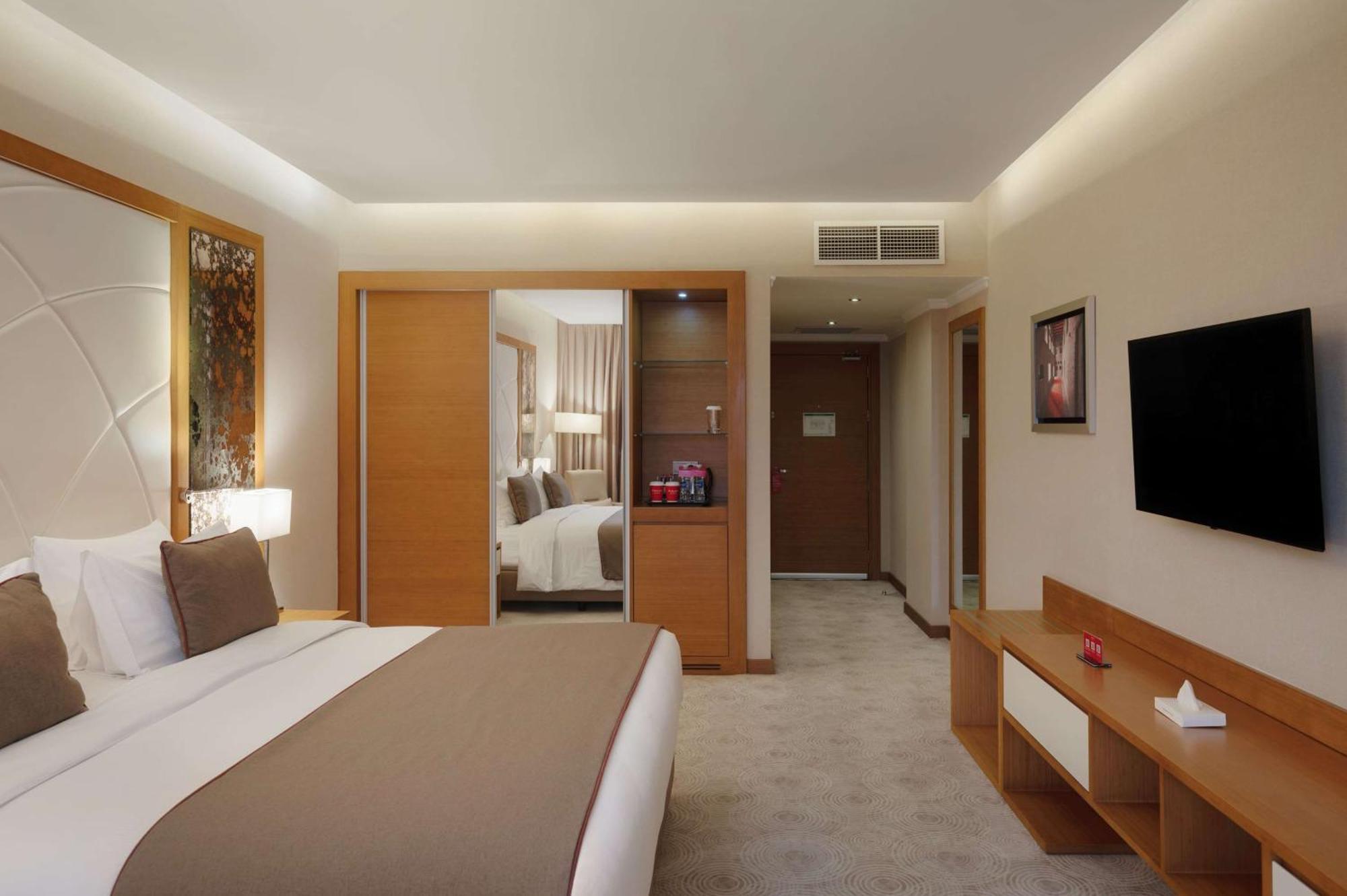 Ramada by Wyndham Erbil Gulan Street Hotel Bagian luar foto