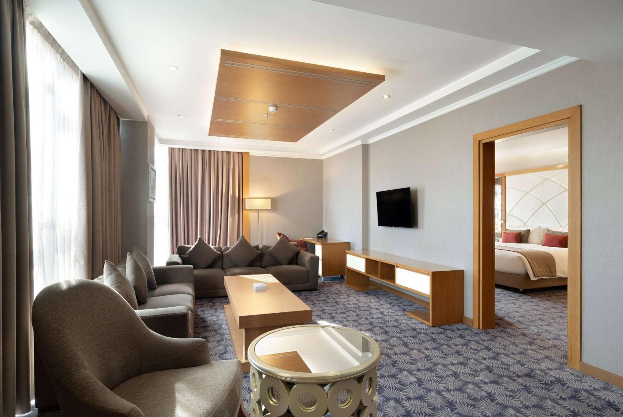 Ramada by Wyndham Erbil Gulan Street Hotel Bagian luar foto