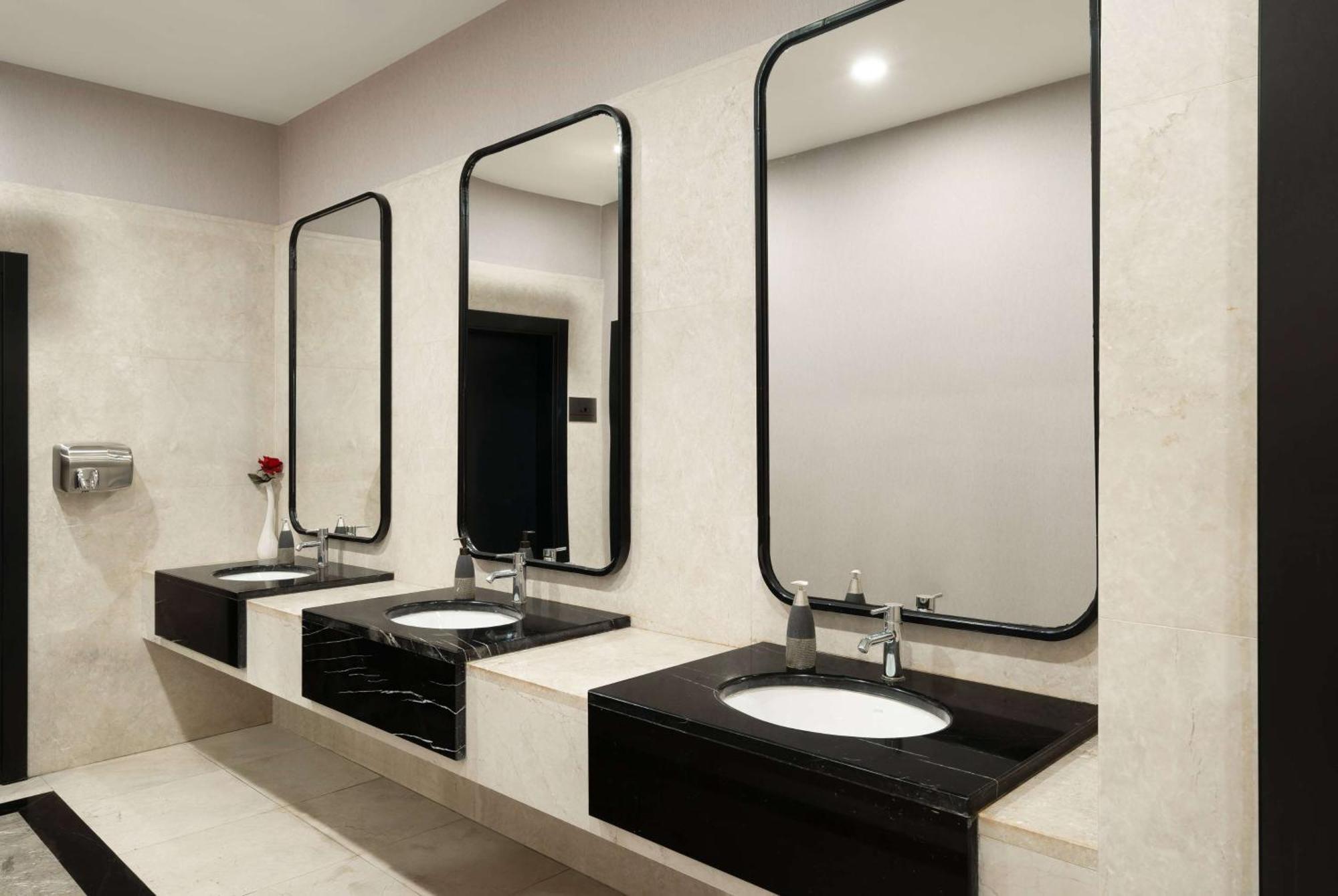 Ramada by Wyndham Erbil Gulan Street Hotel Bagian luar foto