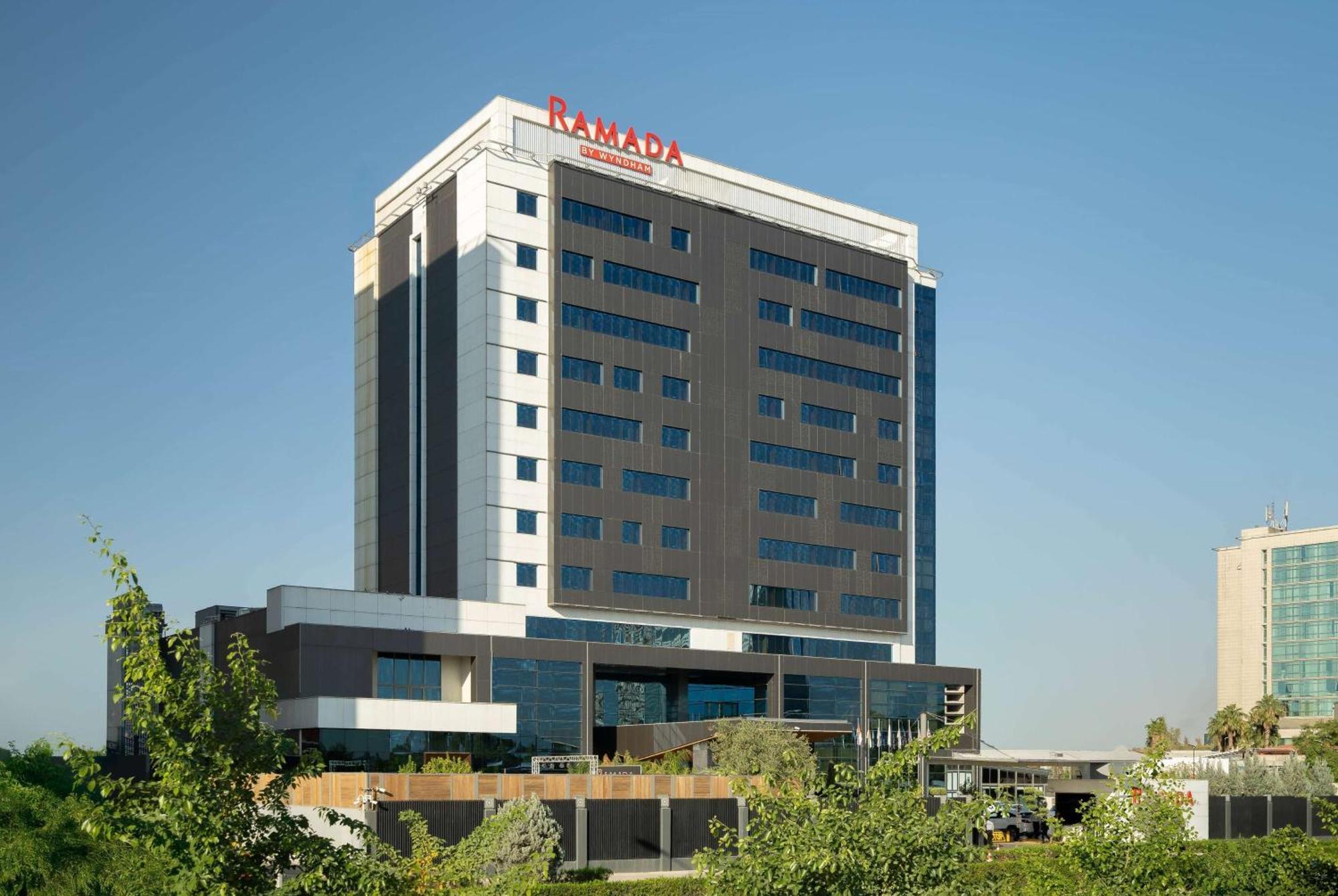 Ramada by Wyndham Erbil Gulan Street Hotel Bagian luar foto