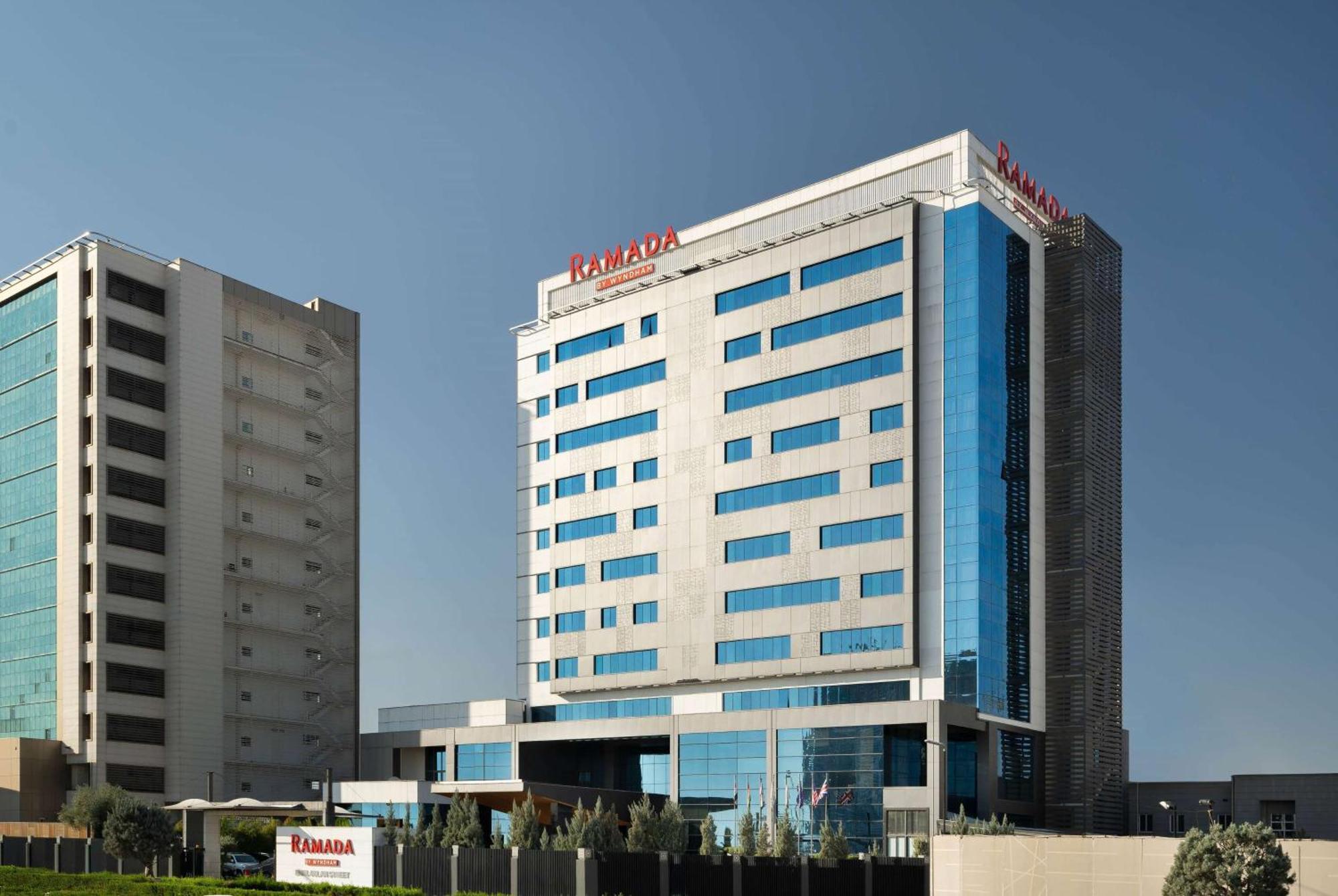 Ramada by Wyndham Erbil Gulan Street Hotel Bagian luar foto