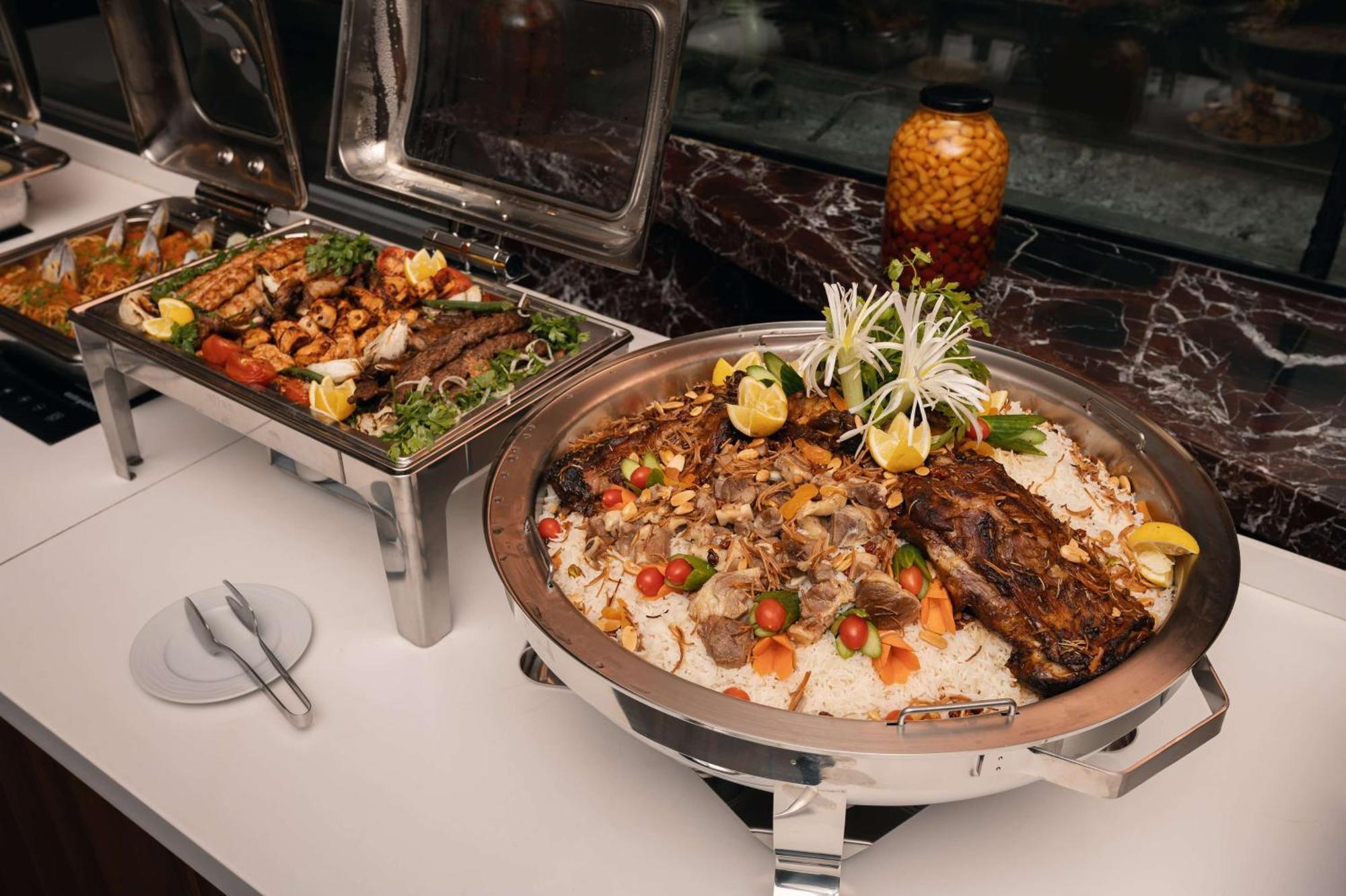 Ramada by Wyndham Erbil Gulan Street Hotel Bagian luar foto